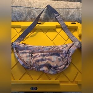 Lug Boomerang FS Sling Crossbody, 17"x8"x4", Camo Rose